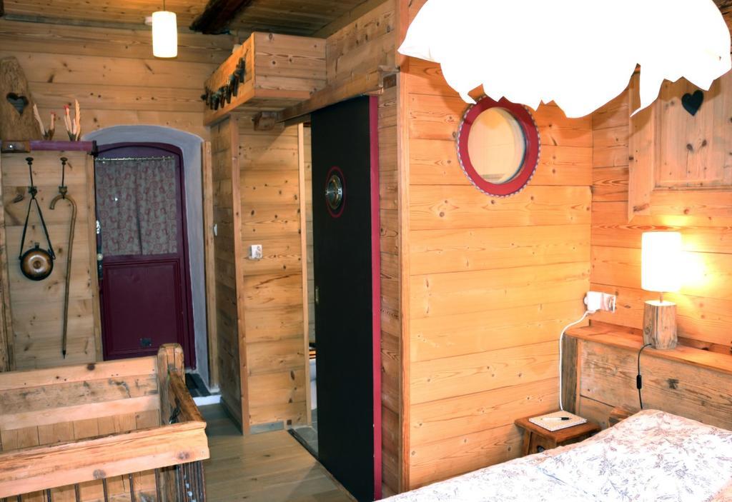 Chalet Bois D'Antan Bed & Breakfast ซานต์-โฟย์-ตาฮองเตส ภายนอก รูปภาพ